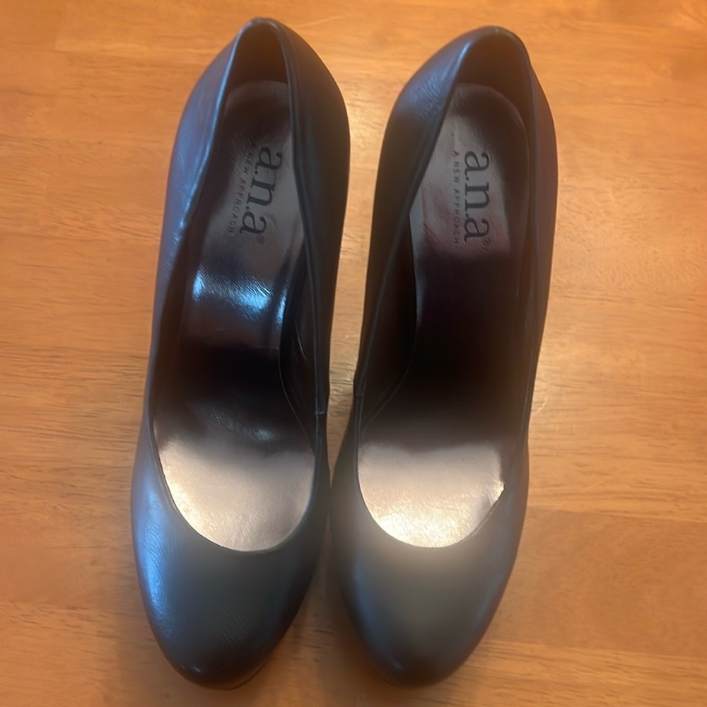 Beautiful black stilettos never worn